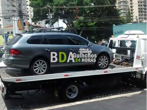 Remoção de Carro na Avenida Professor Luiz Ignácio Anhaia Mello