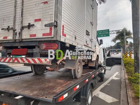 Guincho de Caminhão na Estação Campo Limpo