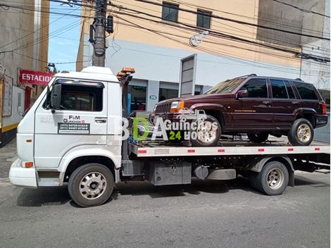 Telefone de Guinchos no Largo Treze de Maio