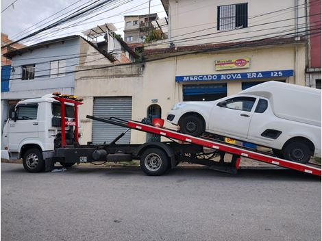 Guincho de utilitários na vila Andrade 