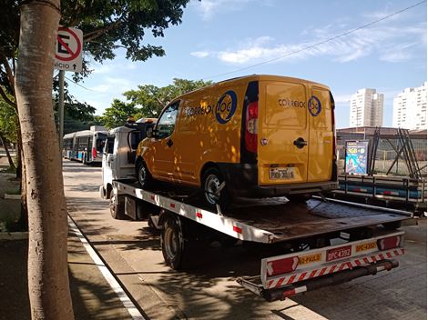 Guincho de Vans na Avenida Luis Gushiken 