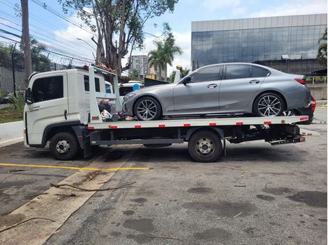 Guincho de Carro na Avenida Itapaiuna 